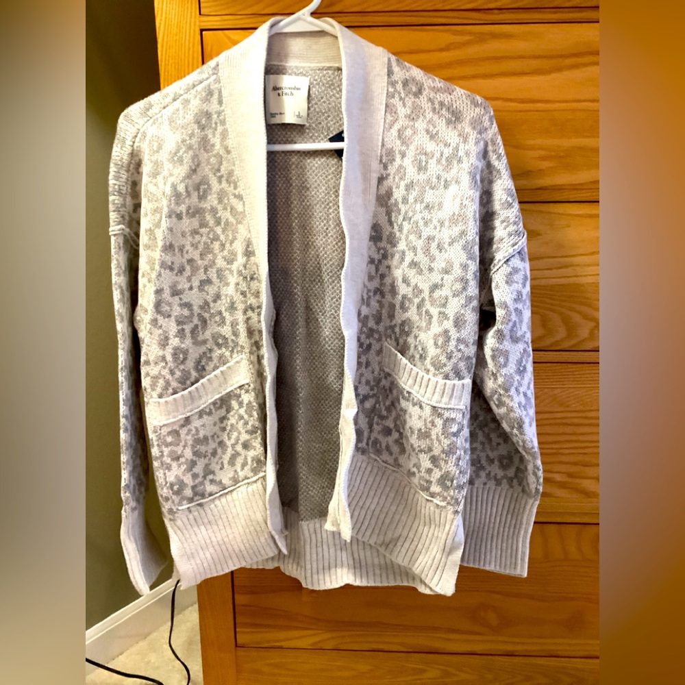 Abercrombie & Fitch sweater (FINALPRICEDROP) - Picture 2 of 4